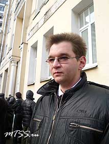 У Дома Асадуллаева 22.11.09Динар Фаизханов