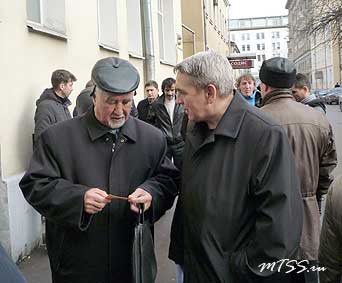 У Дома Асадуллаева 22.11.09 Гаяз Ямбаев