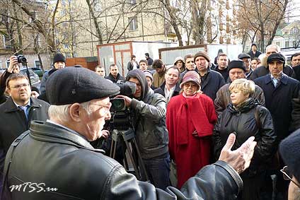 У Дома Асадуллаева 22.11.09 Мухаммят Миначев
