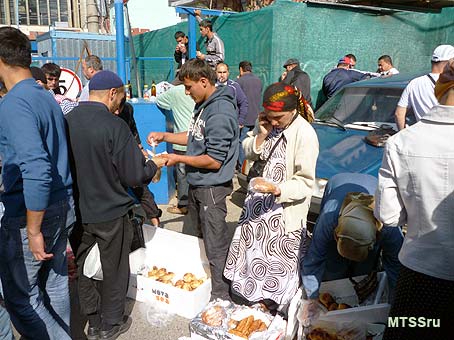 Базар у мечети 20.09.2011